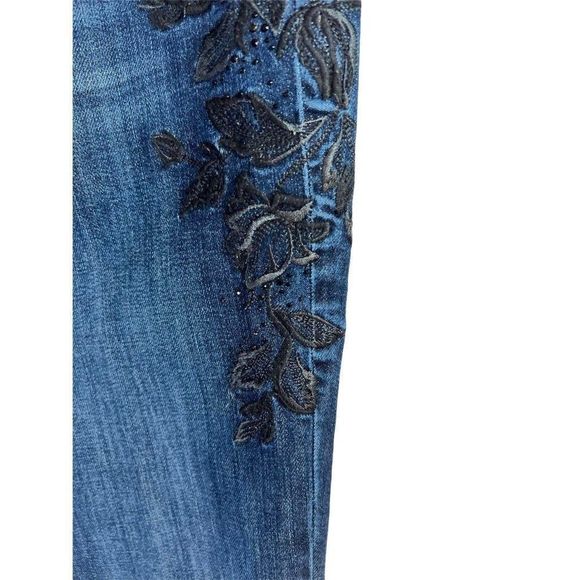 White House Black Market Slim Leg Blue Jeans. Medium Wash. Size 0S - Picture 6 of 14